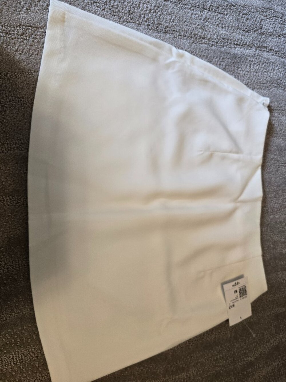 FOREVER 21 Medium Cream Skirt